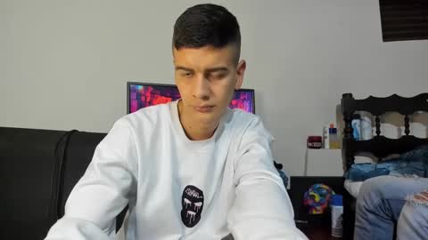 nicolas online show from 12-08-24, 01:35