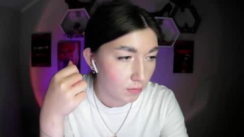 sweet girl and shine body online show from 09-19-25, 01:45