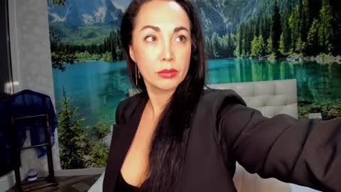 monica_weisss online show from 02-01-25, 10:02