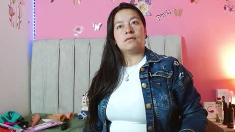 Snapshot of monickhot303av chatting on 09-17-25, 05:20 monickhot303av online show from 09-17-25, 05:20