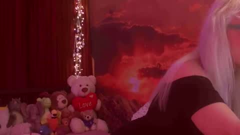 Monika    online show from 12-15-25, 02:38