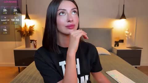 Snapshot of monika_reed1 chatting on 11-08-25, 09:09 Monika online show from 11-08-25, 09:09