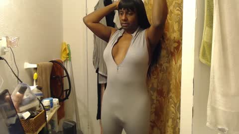 Monique Miles online show from 02-08-25, 10:07