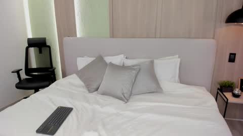 Monique  online show from 12-14-25, 05:40