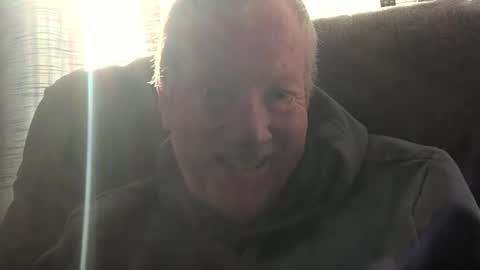 Snapshot of monkeedance chatting on 11-25-25, 09:48 Monkee Dance online show from 11-25-25, 09:48