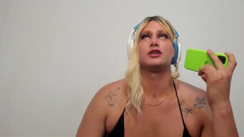 Snapshot of monojuan06 chatting on 02-27-25, 01:16 veronika ind online show from 02-27-25, 01:16