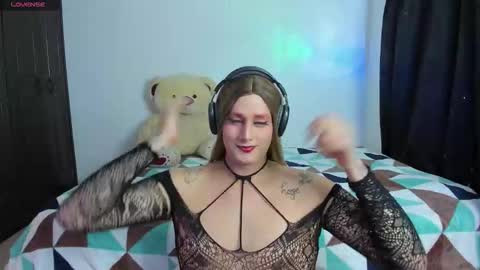 Snapshot of monojuan06 chatting on 11-15-25, 08:22 veronika ind online show from 11-15-25, 08:22