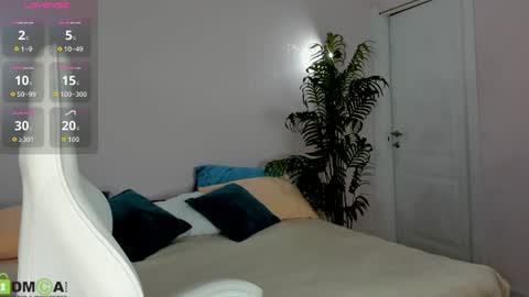 Snapshot of monro_doll chatting on 07-17-26, 09:16 MONRO online show from 07-17-26, 09:16
