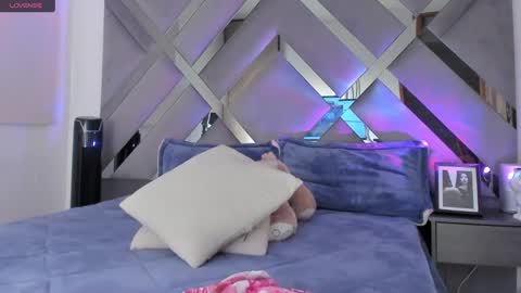 Snapshot of monroe_glez05 chatting on 03-04-25, 04:27 Marilyn online show from 03-04-25, 04:27