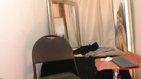 Snapshot of monsoon_the_best chatting on 09-26-25, 02:59 monsoon_the_best online show from 09-26-25, 02:59