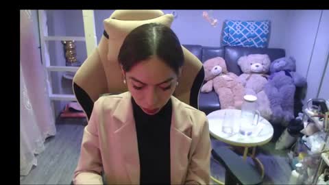ELYSE A SIMPLE GIRL online show from 06-05-26, 12:00