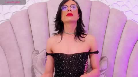 Snapshot of monsterhole91 chatting on 12-17-24, 07:59 Linda Darling online show from 12-17-24, 07:59