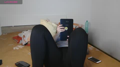 Monse online show from 02-18-25, 07:41