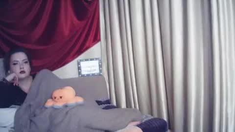 moodiemira online show from 11-12-25, 05:19