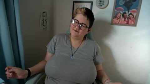 Snapshot of moojay00 chatting on 12-15-25, 11:53 Moo Jay online show from 12-15-25, 11:53