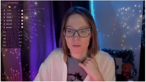 Snapshot of moon__girl chatting on 12-08-24, 11:19 Roxy online show from 12-08-24, 11:19