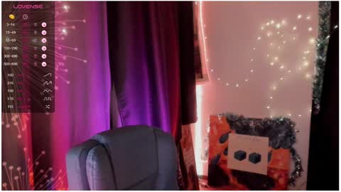 Snapshot of moon__girl chatting on 12-09-24, 06:57 Roxy online show from 12-09-24, 06:57