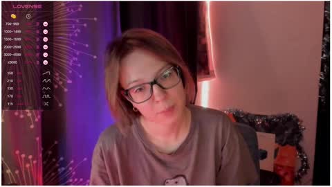 Snapshot of moon__girl chatting on 12-12-24, 08:32 Roxy online show from 12-12-24, 08:32