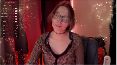 Snapshot of moon__girl chatting on 12-21-24, 10:51 Roxy online show from 12-21-24, 10:51