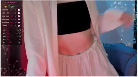 Snapshot of moon__girl chatting on 12-29-24, 10:25 Roxy online show from 12-29-24, 10:25