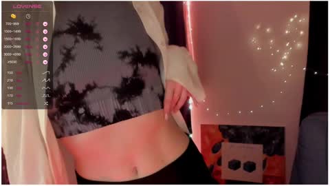 Snapshot of moon__girl chatting on 01-22-25, 07:34 Roxy online show from 01-22-25, 07:34