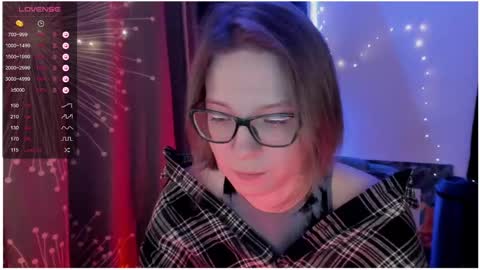 Snapshot of moon__girl chatting on 02-15-25, 07:39 Roxy online show from 02-15-25, 07:39