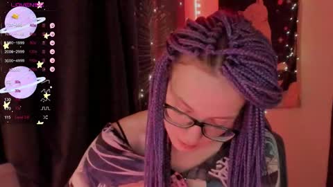 Snapshot of moon__girl chatting on 09-26-25, 06:23 Roxy online show from 09-26-25, 06:23