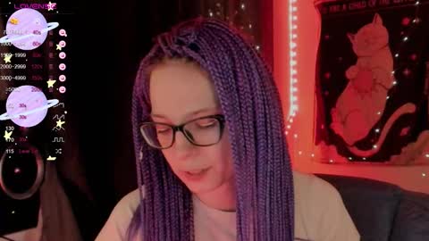 Snapshot of moon__girl chatting on 10-08-25, 08:17 Roxy online show from 10-08-25, 08:17