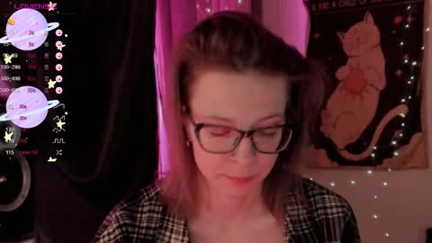 Snapshot of moon__girl chatting on 10-19-25, 06:19 Roxy online show from 10-19-25, 06:19