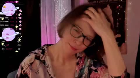 Snapshot of moon__girl chatting on 11-01-25, 10:39 Roxy online show from 11-01-25, 10:39