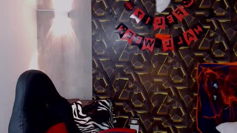 moon_and_fire_ online show from 10-30-25, 06:26