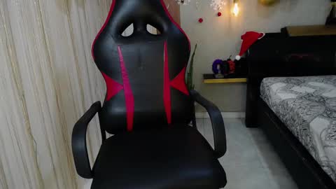 moon_and_fire_ online show from 11-10-25, 03:22