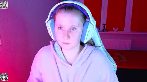 Lola online show from 11-30-25, 05:06