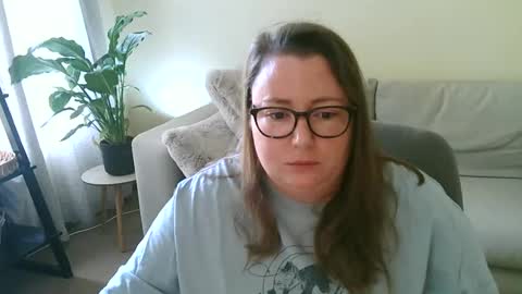 Snapshot of moon_petal chatting on 10-06-25, 11:29 Moon Petal online show from 10-06-25, 11:29