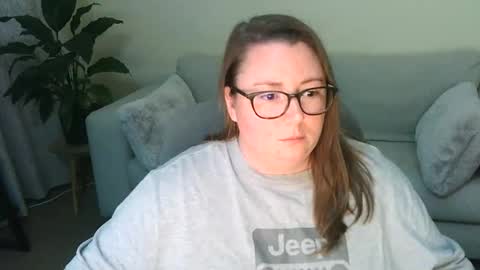 Snapshot of moon_petal chatting on 10-21-25, 06:08 Moon Petal online show from 10-21-25, 06:08