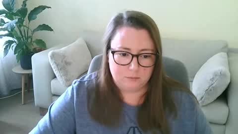 Snapshot of moon_petal chatting on 10-31-25, 08:59 Moon Petal online show from 10-31-25, 08:59