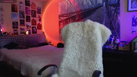 Keira online show from 03-04-25, 01:17