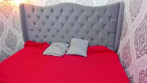 Snapshot of mooncharlotte chatting on 01-12-26, 06:35 Charlotte online show from 01-12-26, 06:35