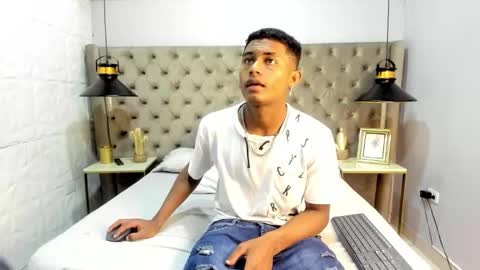 Mmorenito online show from 10-30-25, 07:36