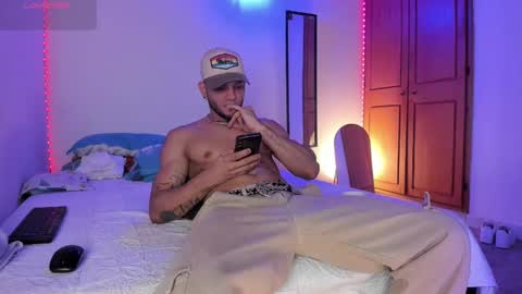 Snapshot of morenosiam chatting on 10-19-25, 04:46 morenosiam online show from 10-19-25, 04:46