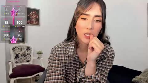 Snapshot of moriahhoe chatting on 10-17-25, 07:38 Moriah online show from 10-17-25, 07:38