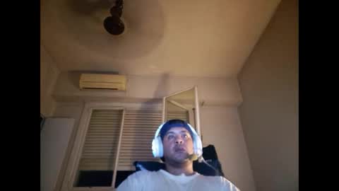 Snapshot of morocho777 chatting on 02-24-25, 04:49 Bruno online show from 02-24-25, 04:49