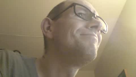 Snapshot of moviem1978 chatting on 09-28-25, 10:37 Frederik online show from 09-28-25, 10:37