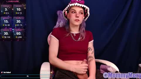 Snapshot of moxynverve chatting on 02-16-25, 06:43 Moxy online show from 02-16-25, 06:43