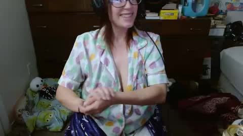 Snapshot of mr_and_mrs_dragon chatting on 02-18-25, 06:15 Mr and Mrs Dragon online show from 02-18-25, 06:15