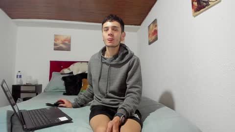 Snapshot of mr_andresr chatting on 01-17-25, 03:45 Andy online show from 01-17-25, 03:45