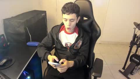 Snapshot of mr_andresr chatting on 02-18-25, 06:26 Andy online show from 02-18-25, 06:26