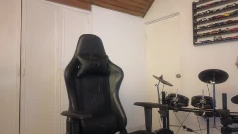 Snapshot of mr_andresr chatting on 03-03-25, 09:05 Andy online show from 03-03-25, 09:05