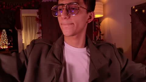 Snapshot of mr_evan1 chatting on 12-03-24, 01:43 Mr Evans online show from 12-03-24, 01:43