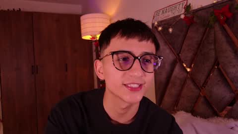 Snapshot of mr_evan1 chatting on 12-06-24, 04:06 Mr Evans online show from 12-06-24, 04:06